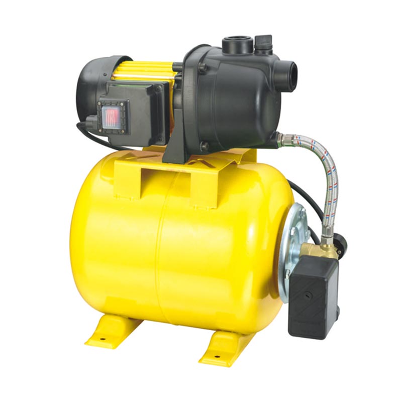 Садовый повысительный насос с напорным баком